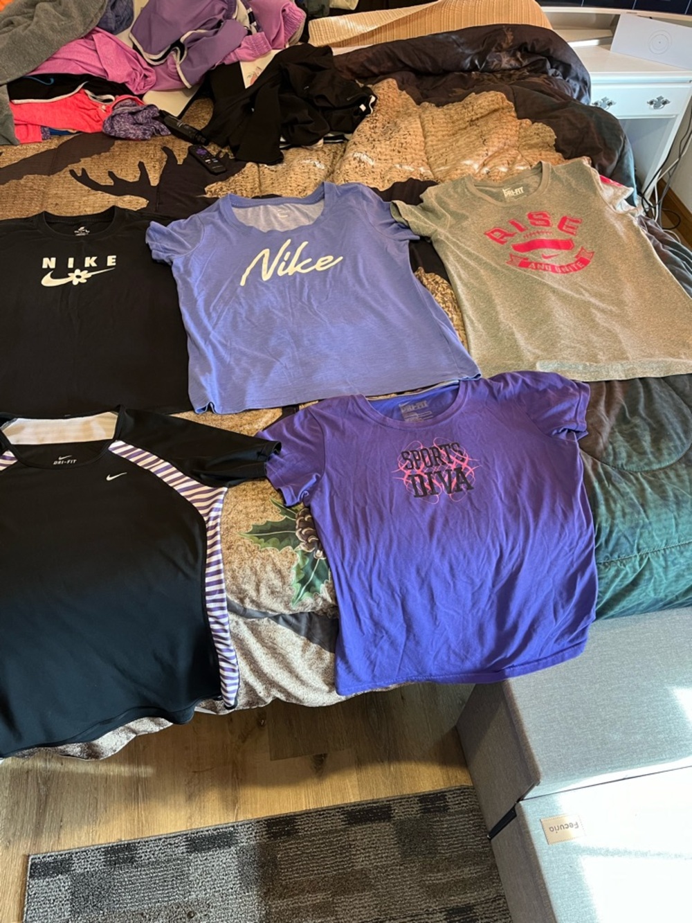 (5) NIKE TSHIRT WOMENS BUNDLE SIZE LARGE